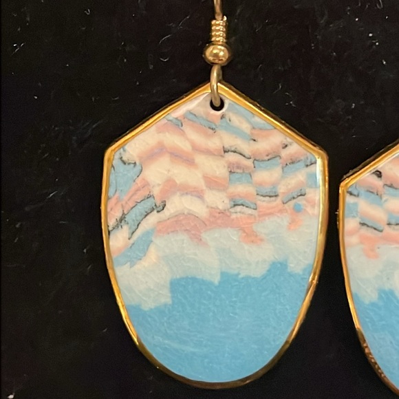 NWT 2” Mud Dove Collection gold plated hand crafted & painted dangle earrings - Picture 7 of 12